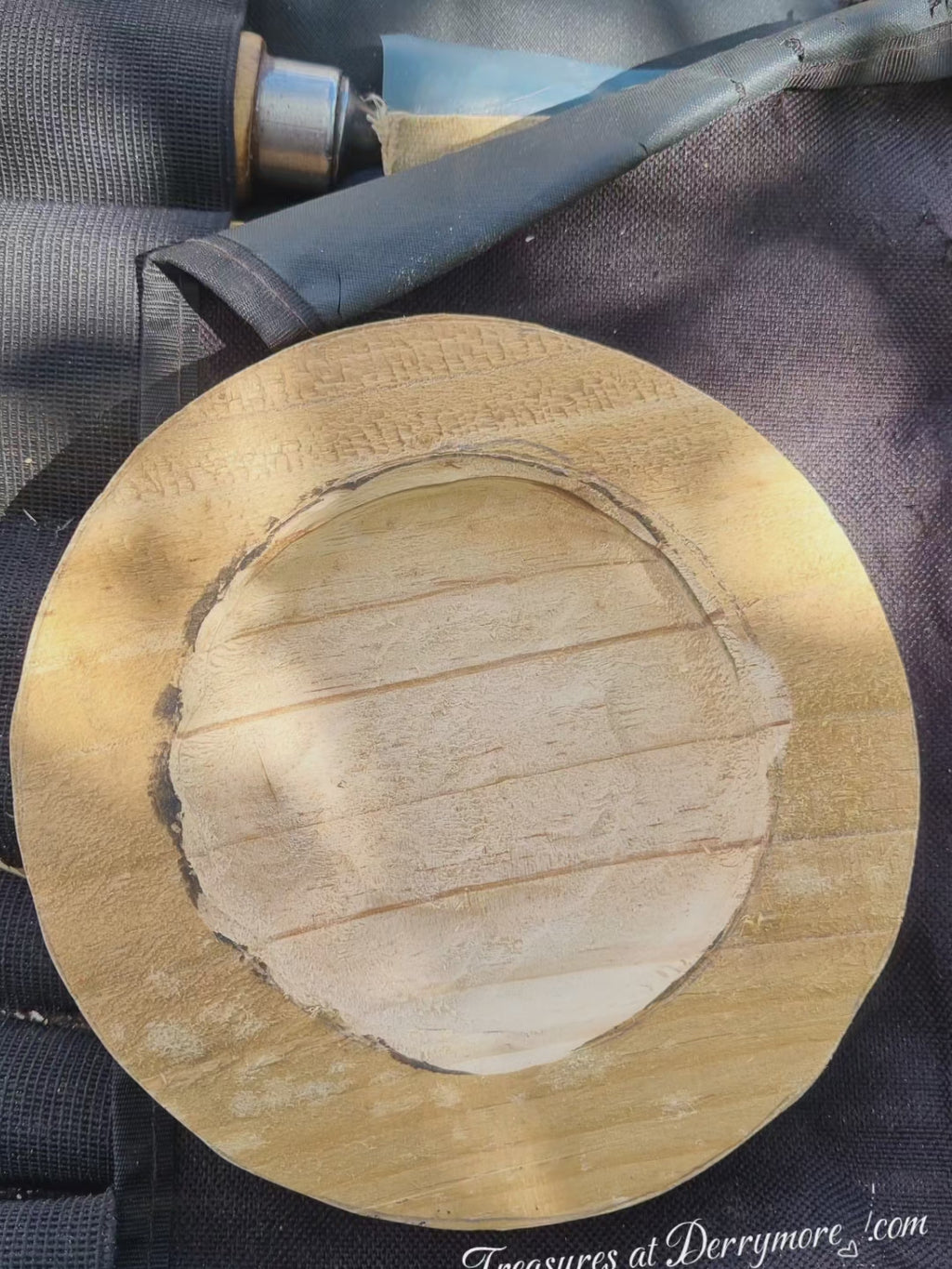 Dish - Eucalyptus leaves & gumnuts, round